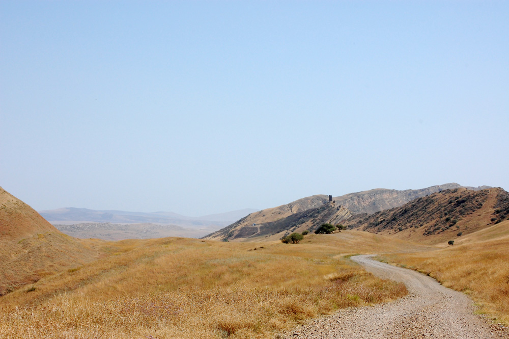 Монастырь Давид Гареджа: пустынная дорога
